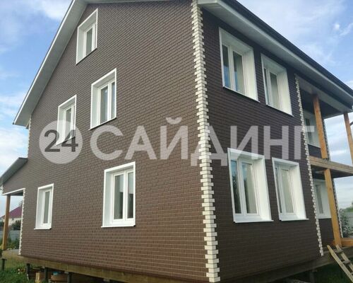 фото дома отделанного фасадными панелями альта профиль кирпич клинкерный цвет коричневый галерея 1