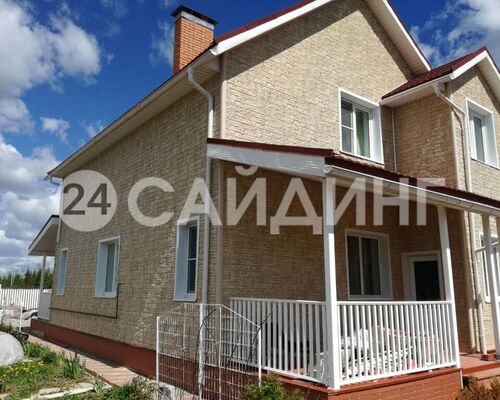 фото дома отделанного фасадными панелями гранд лайн я фасад крымский сланец цвет жемчужный галерея 1